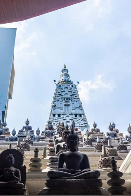 Colombo: private city tour from Negombo with hotel transfers - Independence Square in Cinnamon Gardens