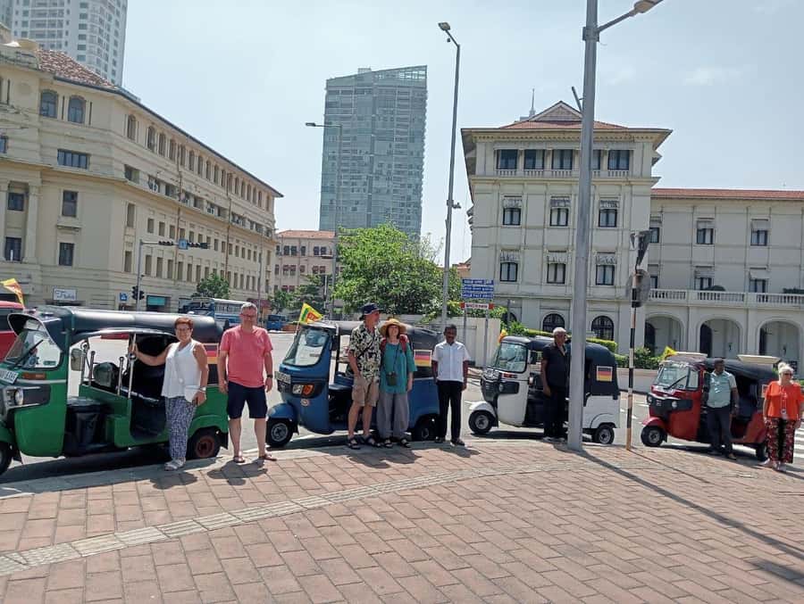 Colombo: Private Guided Tour of the City by Tuk-Tuk - Pettah Market: Colombo at full volume
