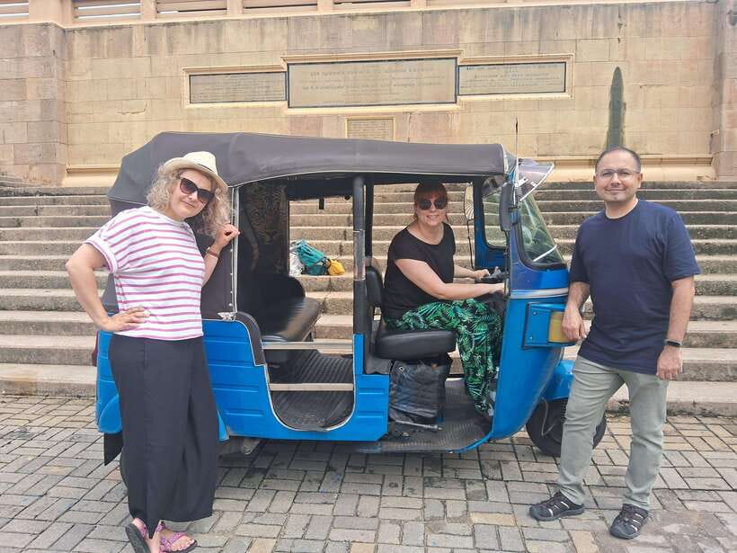 Colombo: Private Guided Tuk Tuk City Tour with Hotel Pickup - Key points at a glance