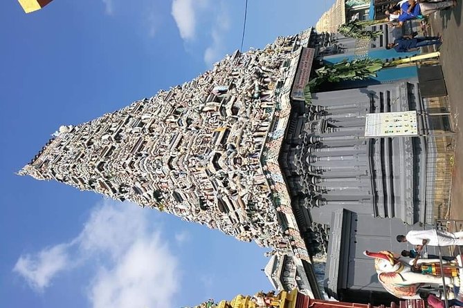 Colombo Private guideTour byTuk Tuk Morning Evening All inclusive - Independence Memorial Hall and the civic center