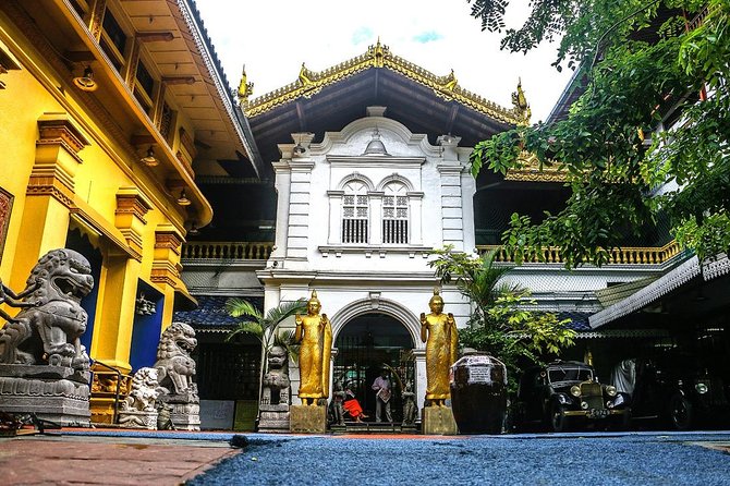 Colombo Private guideTour byTuk Tuk Morning Evening All inclusive - Seafront views at the Lighthouse and Old Parliament