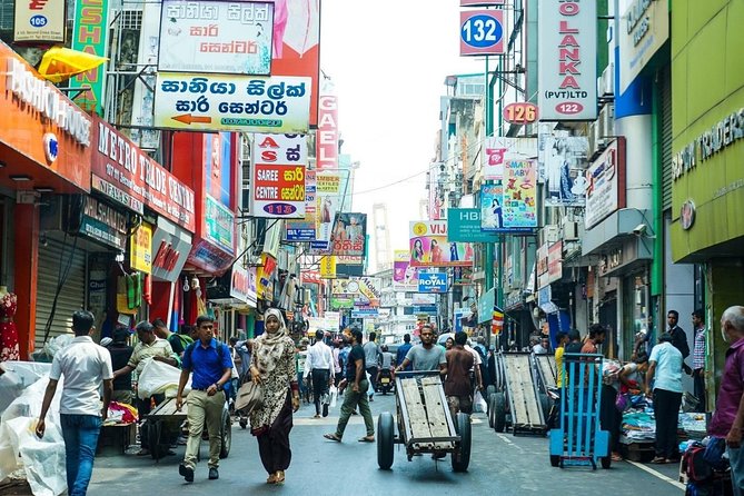 Colombo Private guideTour byTuk Tuk Morning Evening All inclusive - Pettah markets and the city at street level