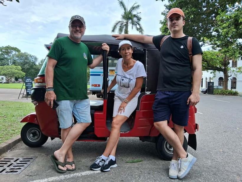 Colombo: Private Tuk-Tuk City Tour with All Entry Fees - Pettah Floating Market and Colombo Port