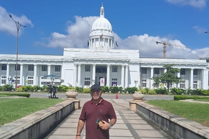 Colombo Private Tuk-Tuk City Tour with All Entry Fees Included - Viharamahadevi Park offers green space