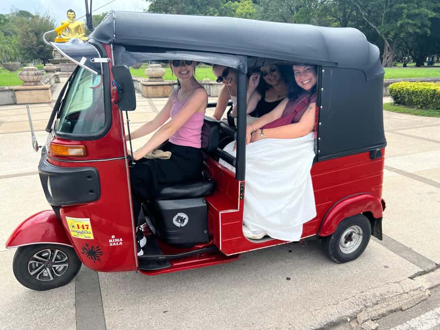 Colombo: Private Tuk-Tuk City Tour with All Entry Fees - From Gangaramaya Temple to Beira Lake