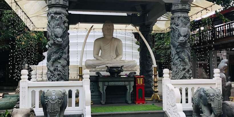 Colombo privet Day Tour and shopping - Pettah Market, the most street-level stop