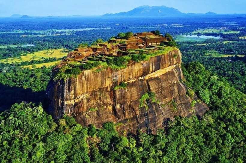 Colombo: Sigiriya, Dambulla Caves, & Wildlife Day Tour - Dambulla’s caves and painted Buddhas