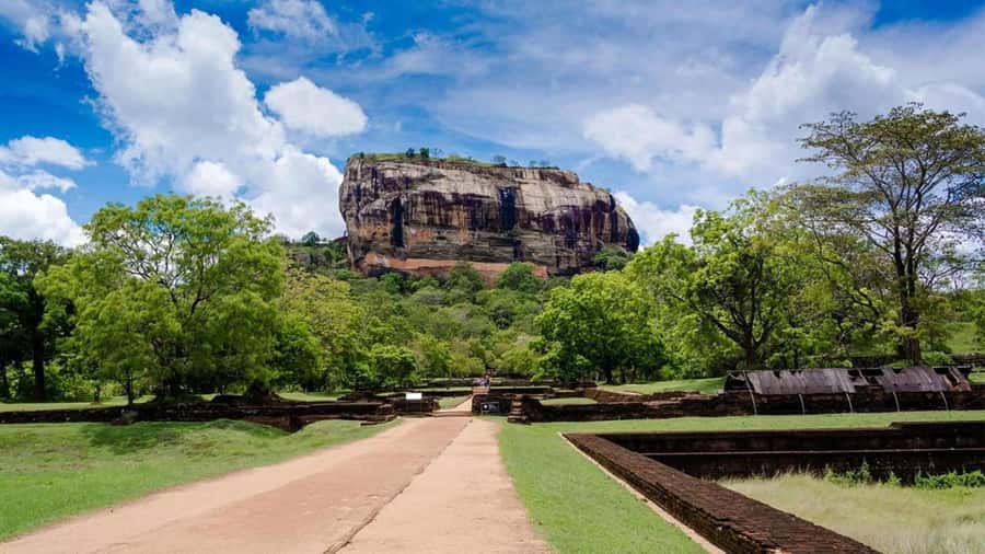 Colombo: Sigiriya Rock Fortress & Dambulla Cave Temple Tour - Practical advice for a smoother day