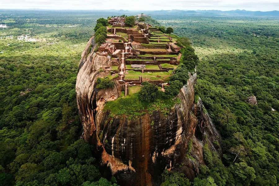 Colombo: Sigiriya Rock Fortress & Dambulla Cave Temple Tour - The long road from Colombo to Sigiriya
