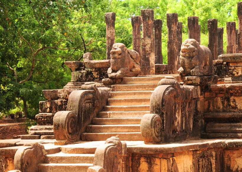 Colombo: Sri Lanka Cultural Triangle Hotspots 2-Day Tour - Dambulla’s caves and 22 centuries of pilgrimage