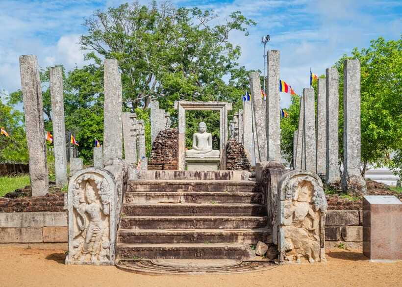 Colombo: Sri Lanka Cultural Triangle Hotspots 2-Day Tour - Polonnaruwa, royal ruins across a full first day