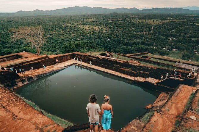 Colombo to Kandy Shuttle with Dambulla Sightseeing Tour - Key points before you book