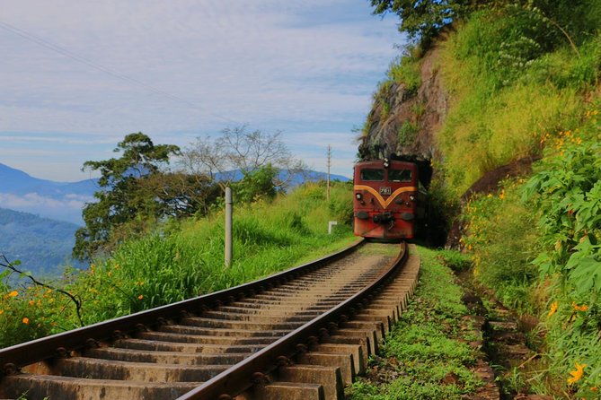 Colombo to Kandy Train Tickets (Reserved Seats) - The 7:00 a.m. and 3:30 p.m. Departure Choices