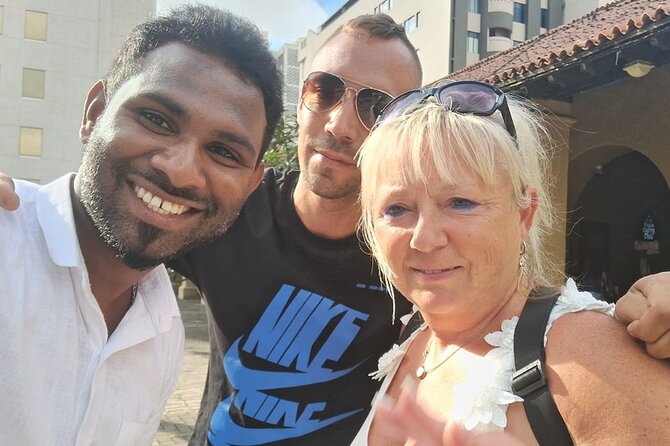 Colombo tuk tuk city tour -Entry Fees, and food Included - Lotus Tower and Pettah Floating Market