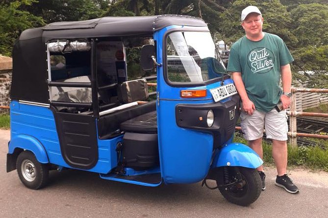 Colombo Tuk Tuk City Tour -Sightseeing Entry Fees & Food Included - Tea at Zylen and a Sri Lankan Meal