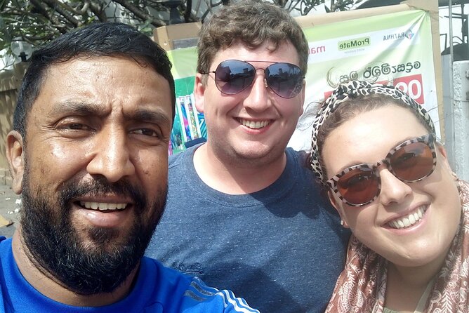 Colombo Tuk Tuk city tour with friendly Tuk driver(All inclusive) - Pettah, the Red Mosque, and a busy city center