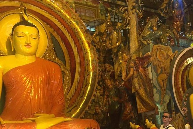 Colombo TUK TUK CITY Tours -Sightseeing Entry Fees - Floating Market, Lotus Tower, and the modern city