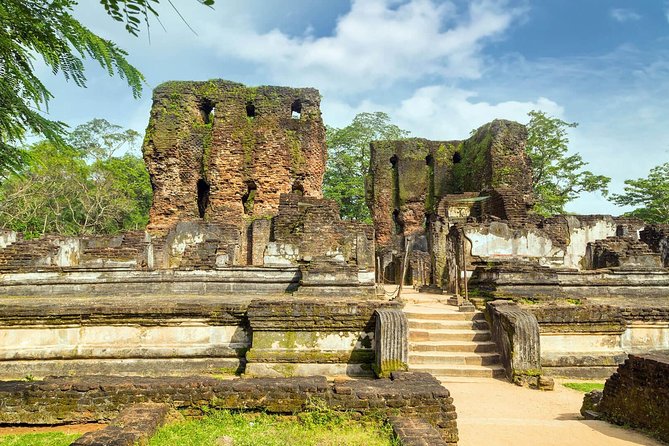 Day Tour from Dambulla to Sigiriya or Pidurangala & Polonnaruwa - Sigiriya Rock: the dramatic first stop
