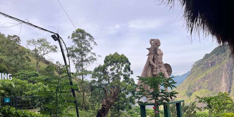 Discover the Best of Sri Lanka in 2 Days - Tea plantations and a Ceylon tea factory