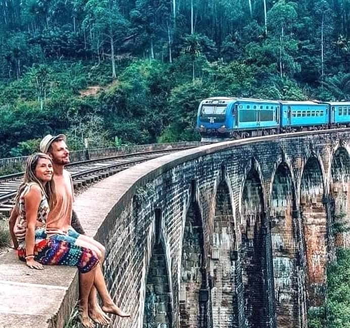 Ella: 9 Arches Bridge, Little Adam's Peak, Tea Factory - Seeing the Nine Arches Bridge from the path