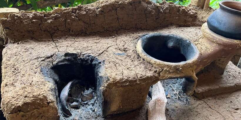 Ella Cook With Sadamali - Finding the outdoor kitchen on Passara Road