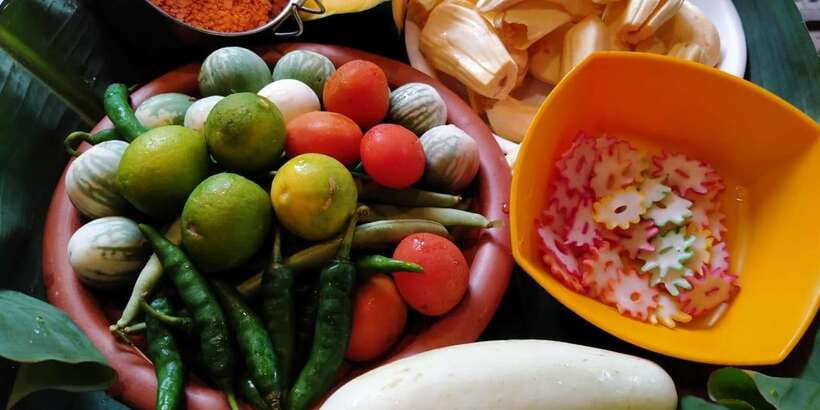 Ella : Cooking class with amazing Spice Garden Tour - Fresh coconut milk is the star lesson