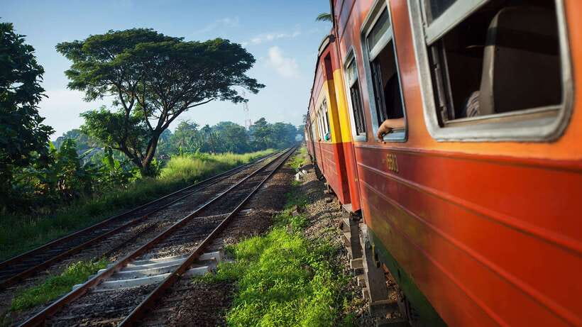 Ella: First Class Scenic Train Ticket To/From Nanuoya - First class: comfort with one important compromise