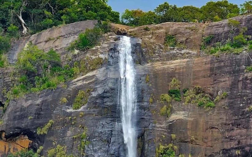 Ella: Ravana and Upper Diyaluma Falls Guided Tour - Leaving Ella by tuk-tuk