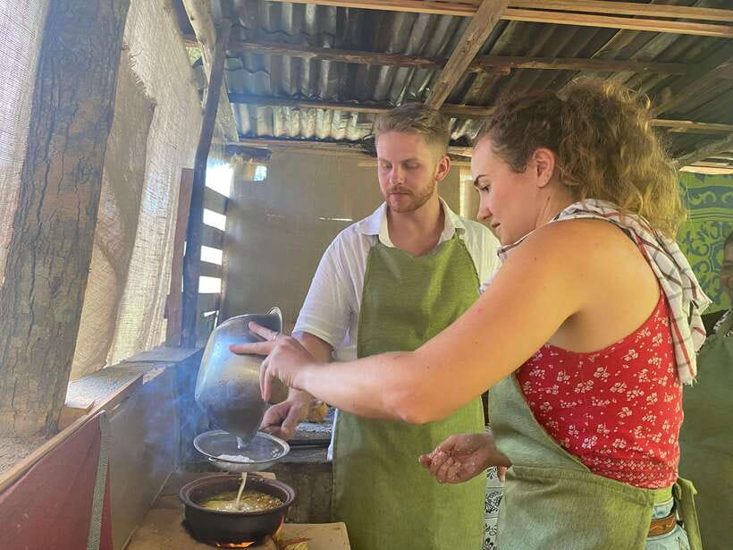 Ella Sri Lanka : Mom's Kitchen Cooking class - Meeting Kamala and Irosha