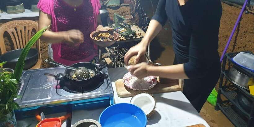 Ella: Sri Lankan Cooking Class with Neranji at Homestay - The special dishes need advance notice