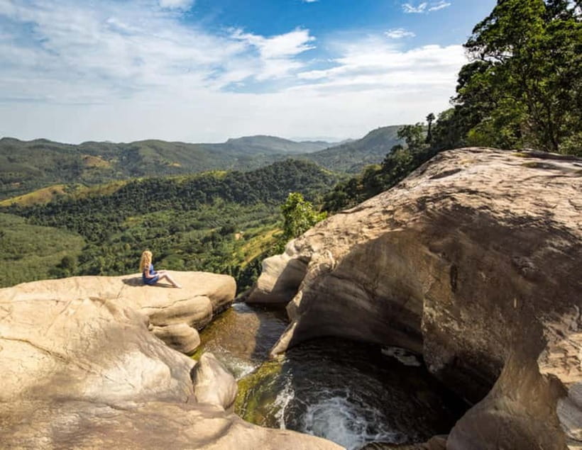 Ella: Tuk Tuk Tour to Diyaluma and Secret Waterfalls - The upper falls walk is short but not effortless