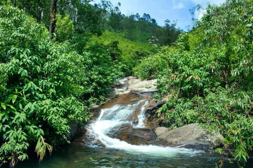 Ella: Waterfall hunting Hike to Bambarakanda and Lanka Falls - Lanka Ella Falls: bring your swimwear