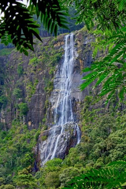 Ella: Waterfall hunting Hike to Bambarakanda and Lanka Falls - Lunch with views, not a buffet line