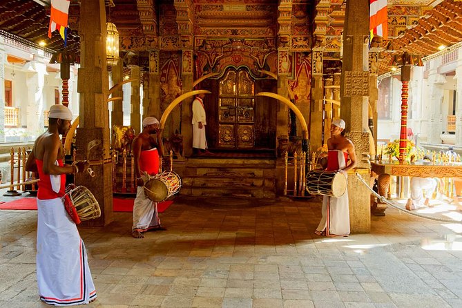 Evening Tour at the Last Kingdom of Sri Lanka, Kandy - The Kandy Cultural Show, one hour of music and fire