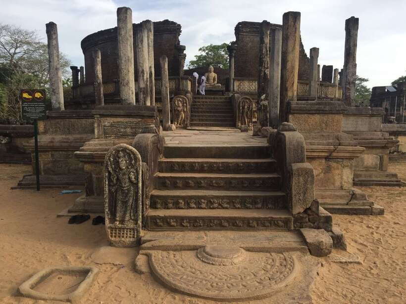 Exclusive: Sigiriya Fortress & Polonnaruwa Guided Tour - A local lunch between the monuments