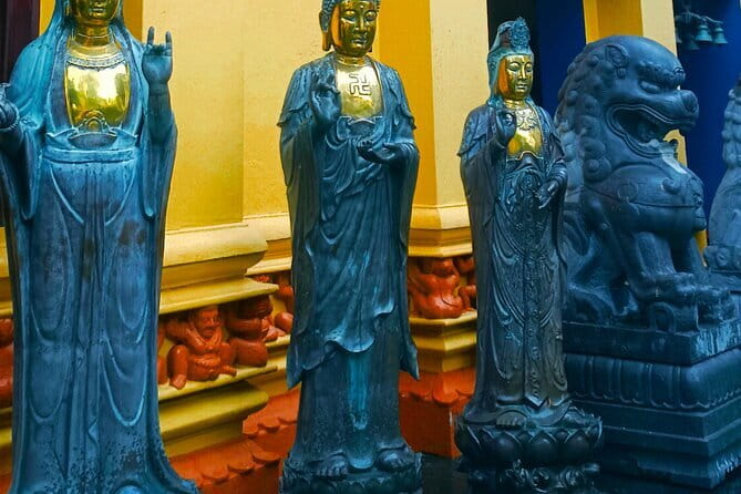 Explore Colombo City Highlights in a Private Tuk Tuk - Viharamahadevi Park and Gangaramaya Temple
