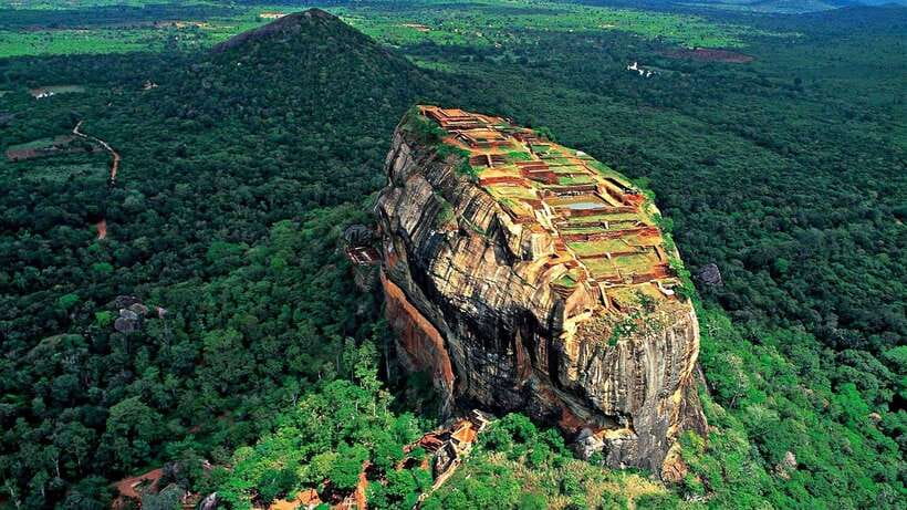 From Colombo: All Inclusive Sigiriya, Dambulla &Village Tour - Dambulla’s five caves and painted walls