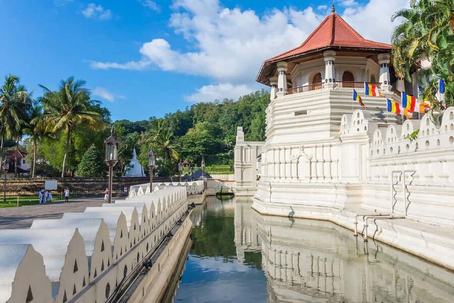 From Colombo: Kandy Temple of Tooth & Elephant Orphanage - The return to Colombo and the real meaning of 12 hours