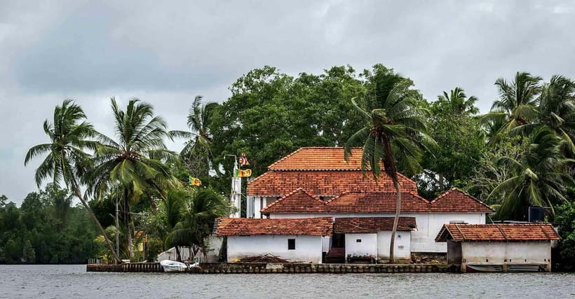 From Colombo to Galle Fort and Unawatuna Beach Day Trip - Hikkaduwa Beach and a short coastal pause