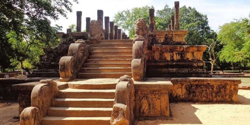 From Dambulla/ Sigiriya: Ancient City of Polonnaruwa by Bike - The Royal Palace and the old royal quarter