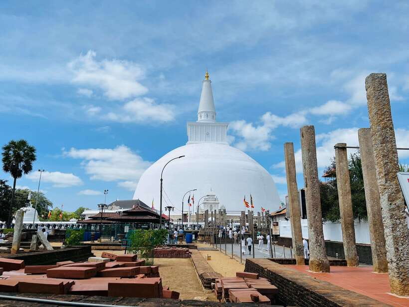 From Kandy: Anuradhapura Day Trip with Lunch - The road from Kandy to the ancient capital