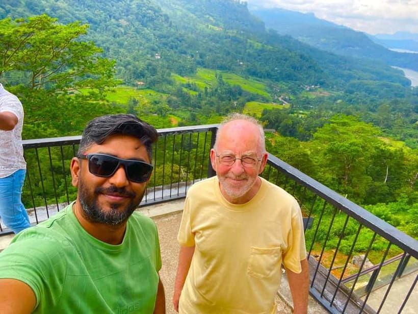 From Kandy: Ella Drop Tour via Nuwara Eliya - Wood carving and local craft