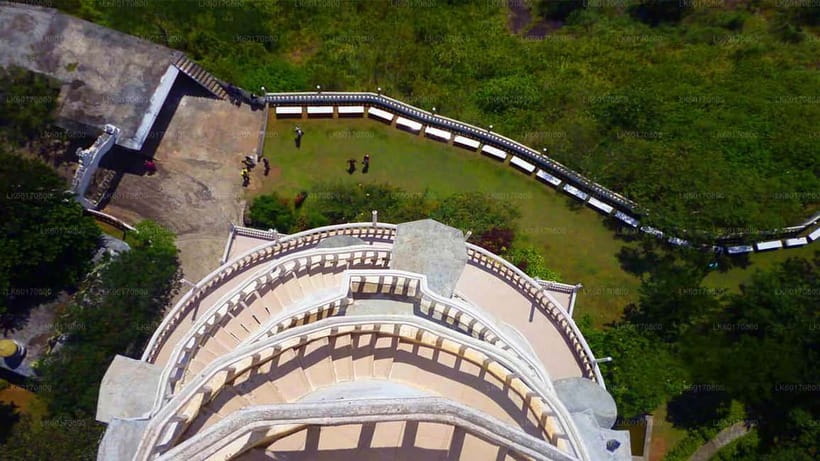 From Kandy: Nuwara Eliya Tour via Ambuluwawa [Private Tour] - Climbing Ambuluwawa Tower for the 360-degree view