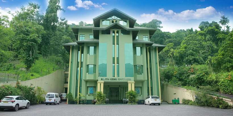 From Kandy: Pinnawala Day Tour - What the $15 price really covers