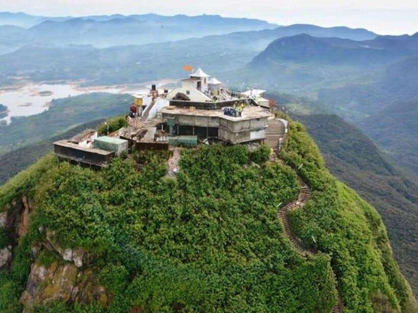 From Nuwara Eliya: Summit Bliss, Adams Peak Guided Hike - The difficult middle hours before sunrise