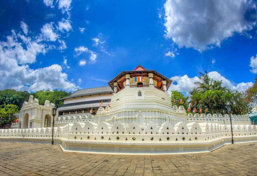 From Nuwara Eliya To Kandy Drop Tour - Which vehicle and guide style suit you?