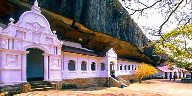 From Sigiriya: Kandy Transfer with Dambulla and Spice Garden - A fragrant stop at the herbal spice garden