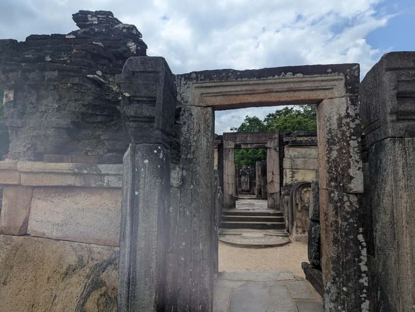From Sigiriya:Polonnaruwa Day Tour with Farmers lunch - What the $58 price really covers