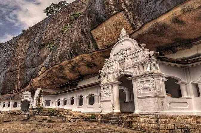 From Sigiriya to Kandy Transfer by Private Comfortable Car - Driving standards and the people behind the wheel
