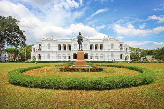 Full-Day Colombo City Tour (Private Car) - Diyatha Uyana and Dehiwala Zoo